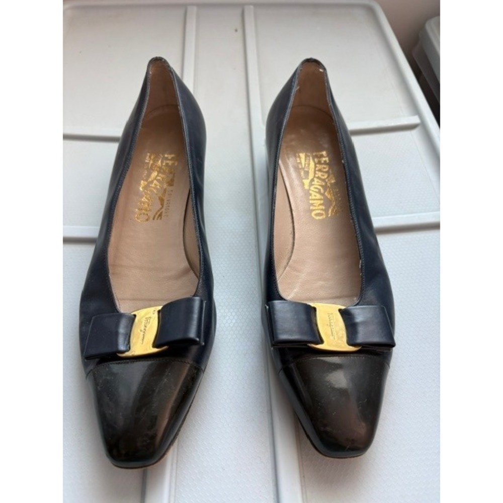 Salvatore Ferragamo Vara Navy Leather Bow Block Heel Pumps Size 8.5 B